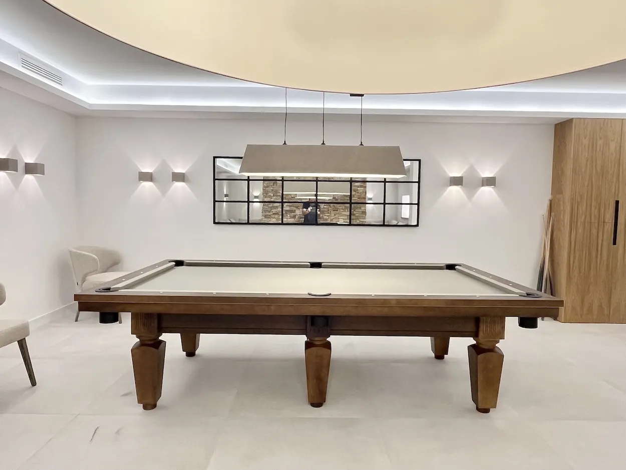 Mesa de billar Segovia de El Billar — acabado artesanal en madera maciza